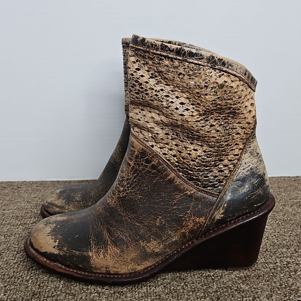 Bed Stu Cobbler Distressed Ankle Wedge Boots Cutout Leather Sz 7 Womens - Picture 4 of 12